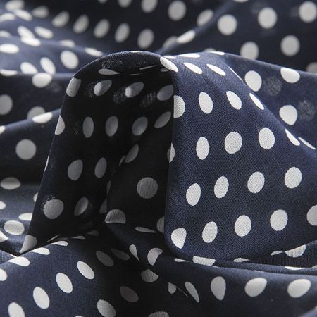 Bavlněné plátno bílý puntík tm.modrý podklad