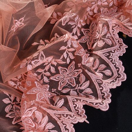 Efektní bordurová krajka vyšívaný tyl lososová barva