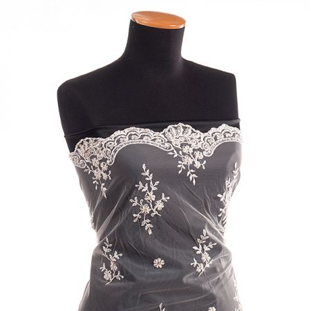 Krajka výšivka na tylu korálky, flitry, štras slonová kost