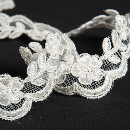 Krajka lem jemný květinový vzor smetanová