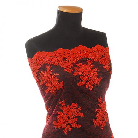 Krajka výšivka na vzorovém tylu červená