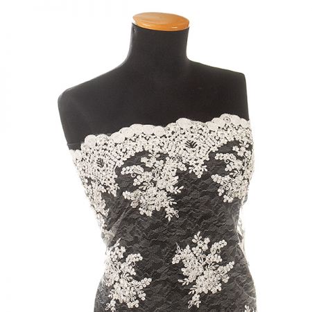 Krajka jemná výšivka na vzorovém tylu smetanová