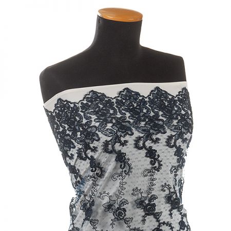 Krajka výšivka na vzorovém tylu tm.modrá