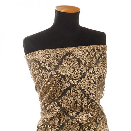 Krajka zlatá výšivka na tylu ornament