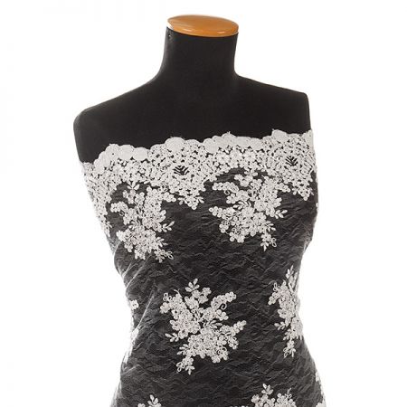 Krajka jemná výšivka na vzorovém tylu slonová kost