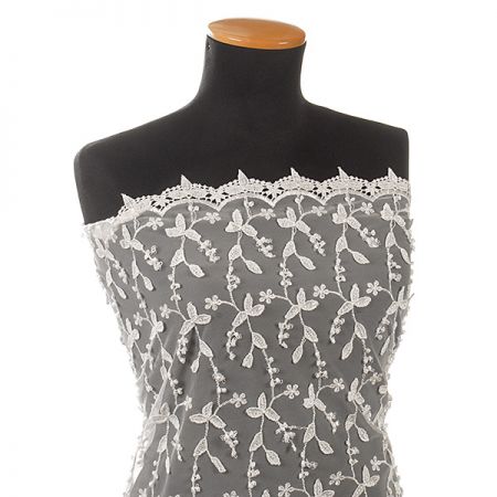 Krajka plastická výšivka na tylu slonová kost