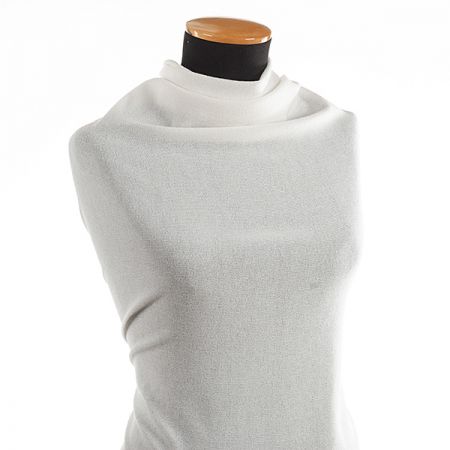 Teplejší silnější úplet buklé slonová kost