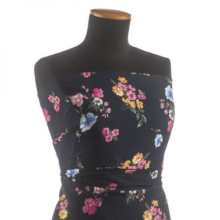 Viskozová šatová látka tisk květin tm.modrá