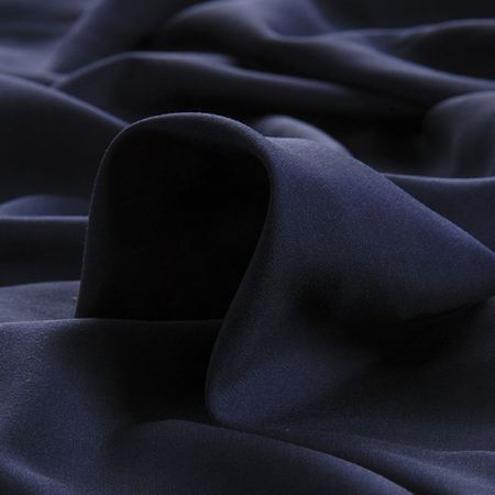 Viskozová šatová látka jemná tmavě modrá