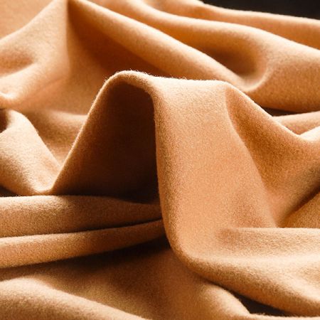 Flauš oboustranný camel hnědý