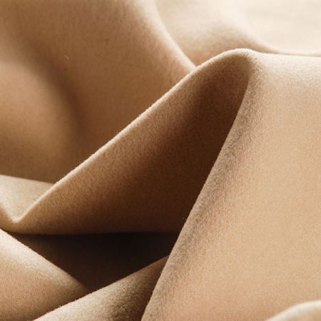 Flauš směs camel světle hnědé barvy