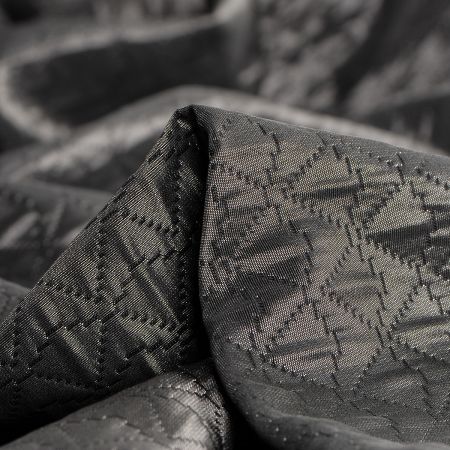 Brokát nepružný geometrický vzor černý