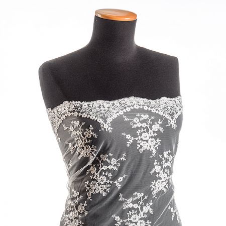 Krajka výšivka na tylu květinová smetanová