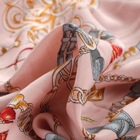 Viskozová šatová látka tisk vzor řemínků, pásků, kabelek