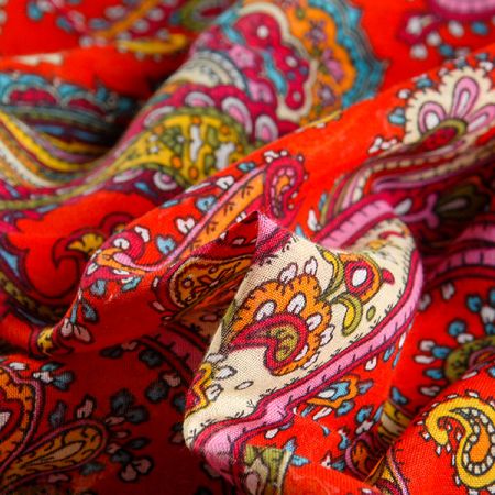 Etamín bavlna kašmírový paisley vzor červená