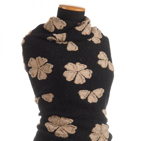 Art textil vařená vlna vzor květin černá