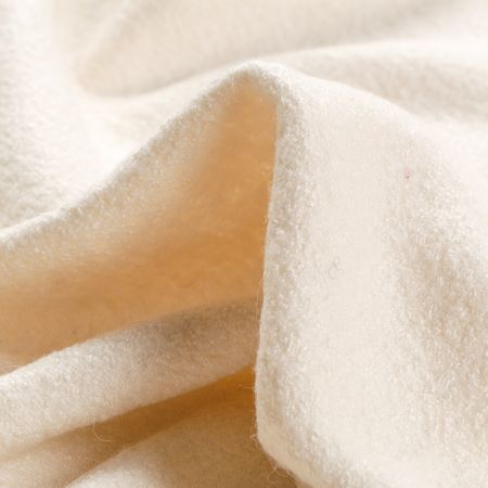 Vařená vlna slonová kost