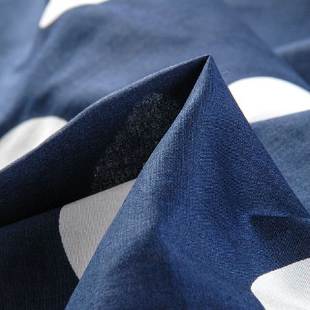 Bavlněné plátno bílý velký puntík tm.modrý podklad