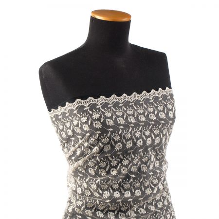 Krajka tylová drboný vzor výšivka s rexem stříbrná