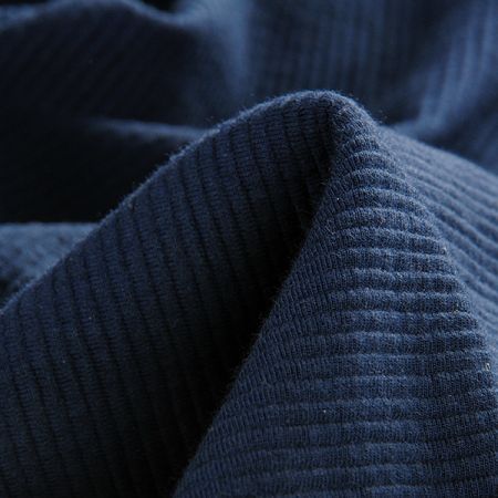 Bavlněný úplet plastický vzor proužku tm. modrý