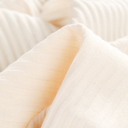 Bavlněný úplet plastický vzor proužku smetanový