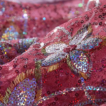 Efektní krajka vyšívka flitrů na tylu vínová