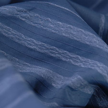 Hedvábný žakár s proužky ocelově modrý