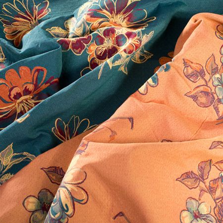 Žakárová látka s kvetinovým motívom