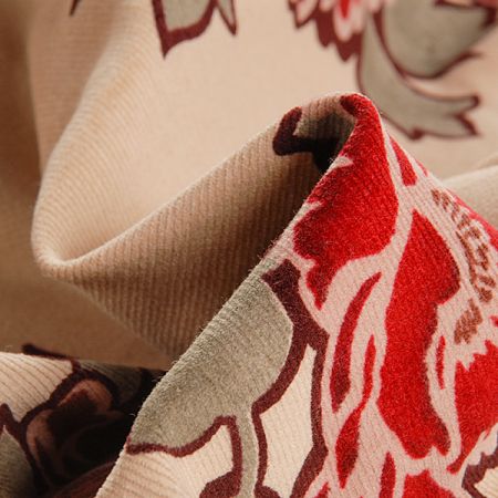 Pružný manšestr vzor květů červená/béžová