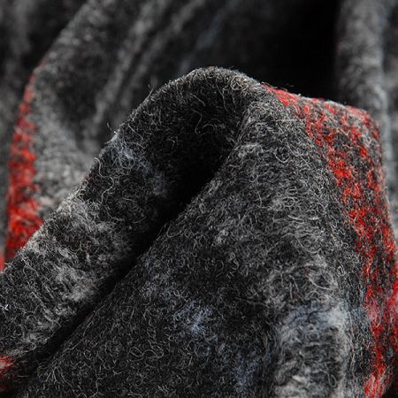 Vařená vlna kostky červeno-šedá