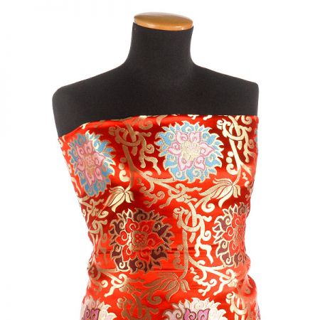 Brokát velký květinový ornament červený