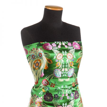 Brokát folklorní květinový motiv velký zelený