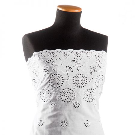 Krajka madeira vyšívané kruhy bílé