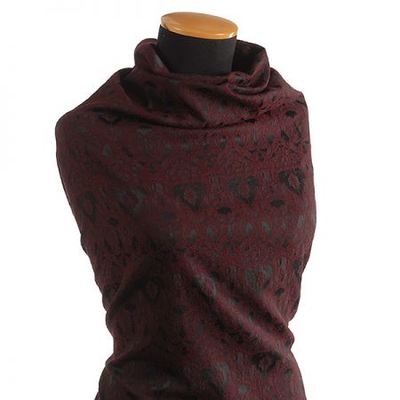 Žakárová látka květinový vzor vínovočerná