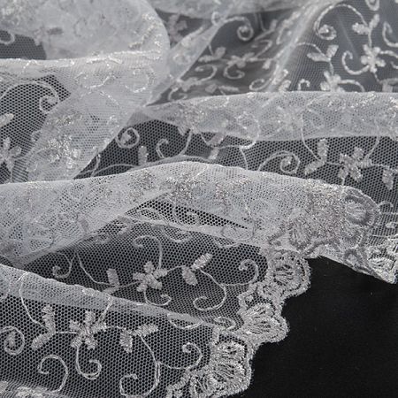 Krajka jemná tylová výšivka s rexem stříbrná