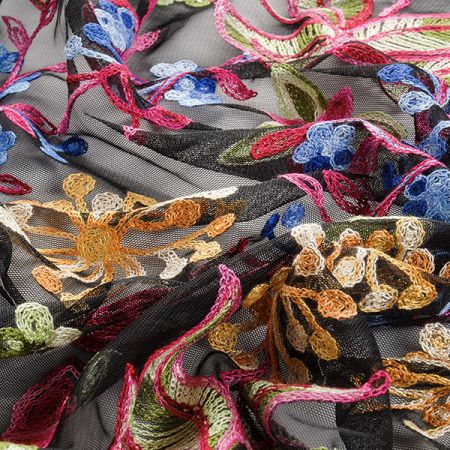 Krajka výšivka květiny na černém tylu