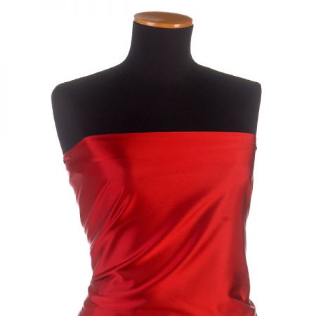 Satén pružný jemný tmavší červené barvy