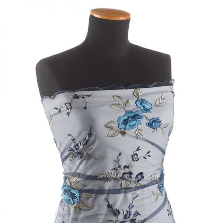 Krajka výšivka na tylu tm. modrá