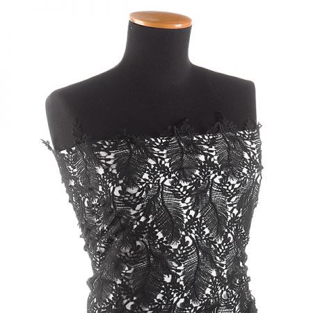 Krajka hrubá plastický vzor lístky černá