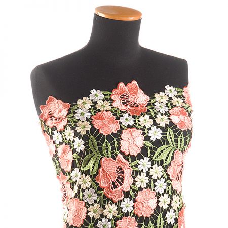 Krajka hrubá plastický vzor barevné květy růžová