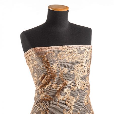 Krajka síť vzor květin a ornamentu zlatá