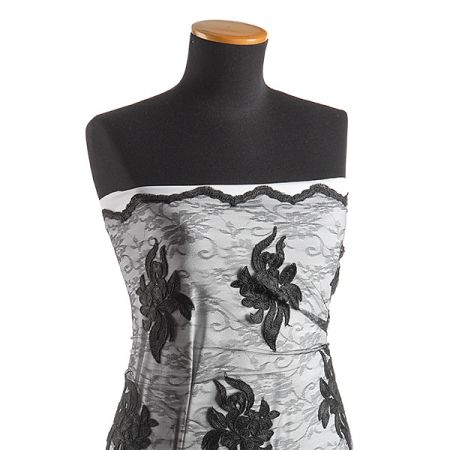 Krajka bordurová na tylu květy černá