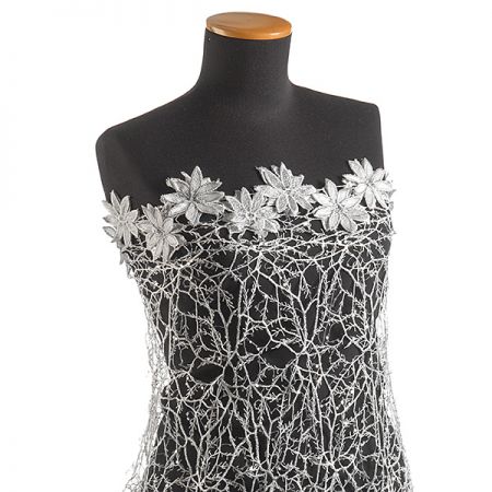 Krajka síť s flitry slonová kost/stříbro