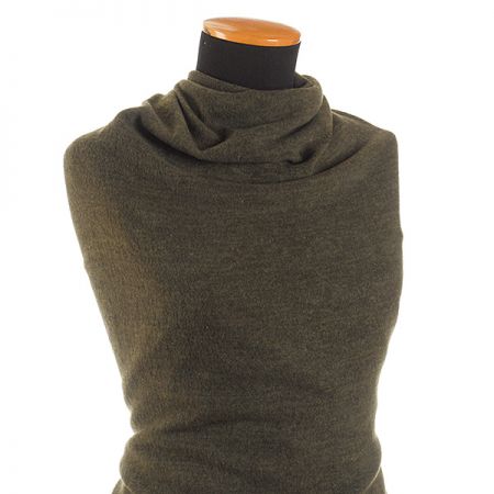 Úplet teplejší s vlasem zelený