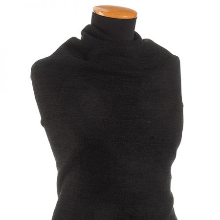 Úplet teplejší s vlasem černý