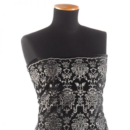 Samet pružný výšivka ornament černá/stříbrná