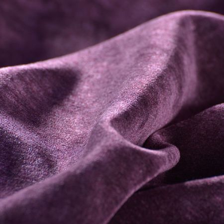 Látka zamatového typu na kabát tmavo fialová