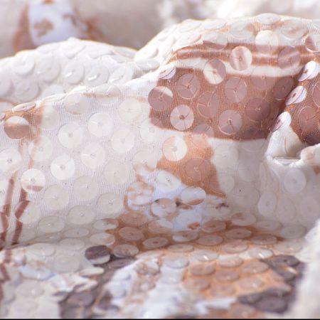 Úplet s aplikací flitrů postavy/tisk