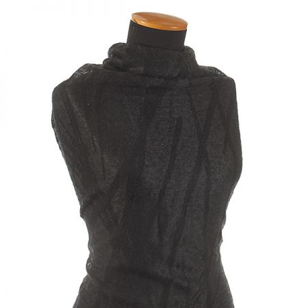 Efektní vlněný úplet s plastickým vzorem černý