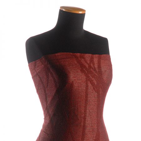 Efektní vlněný úplet s plastickým vzorem vínový